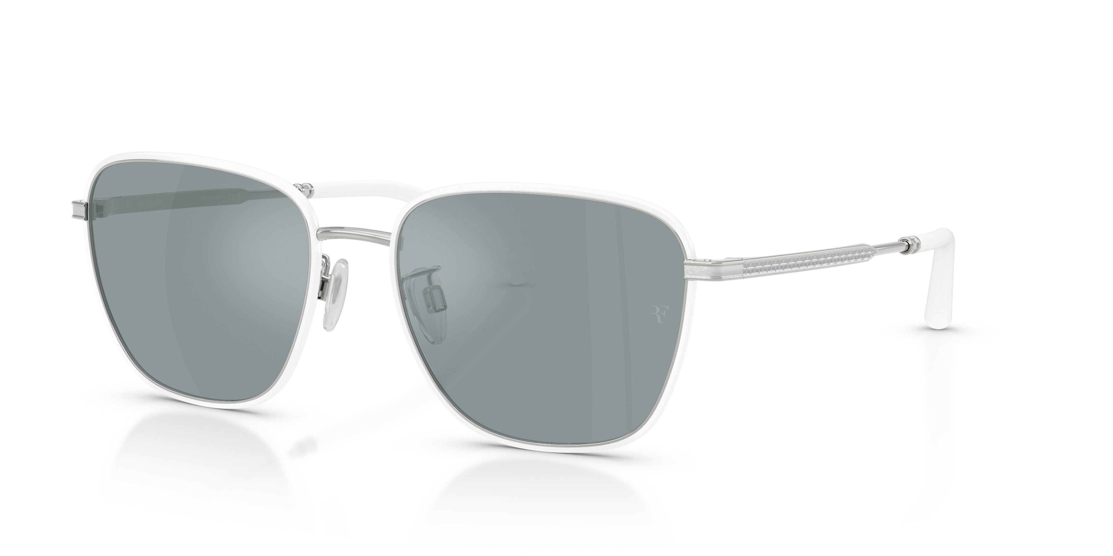 Oliver Peoples R-18 の ホワイト/シルバー フレームと グレー