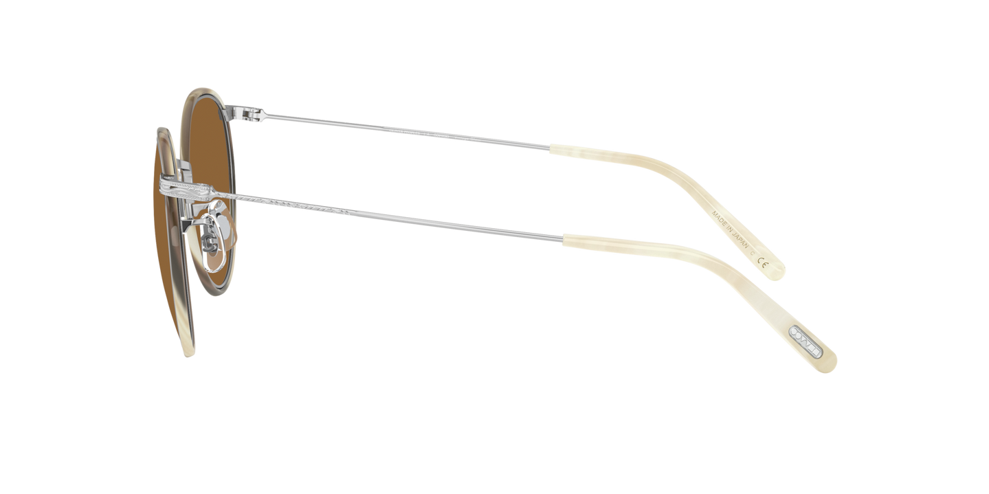 Sie Oliver Peoples Casson mit Silber-Beige Horn Gestell und Braun Gläsern - Bild Oliver Peoples Logo