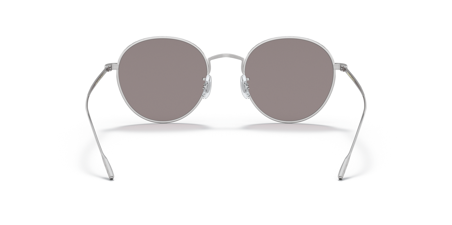 Sie Oliver Peoples Altair mit Silber Gestell und Braun Gläsern - Bild Stegplättchen