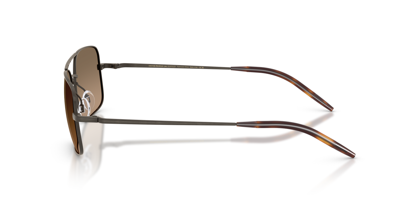 Oliver Peoples Victory II の ピューター フレームと サンドストーン