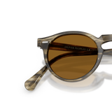 Sie Oliver Peoples Gregory Peck Sun mit Soft Olivgrün Bark Gestell und Braun Gläsern - Variant
