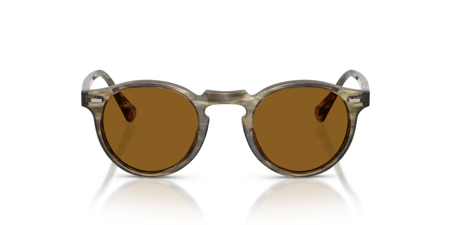 Sie Oliver Peoples Gregory Peck Sun mit Soft Olivgrün Bark Gestell und Braun Gläsern - Bild Material