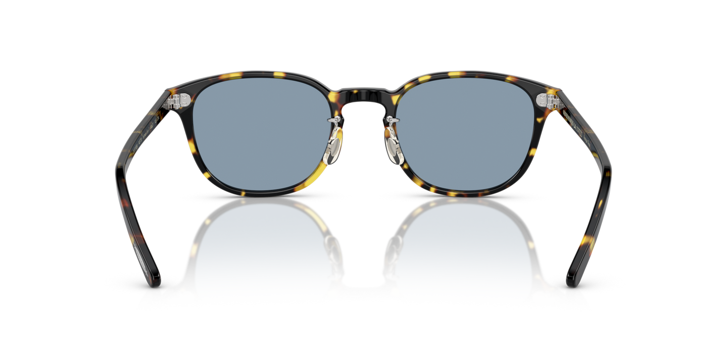 Oliver Peoples Fairmont Sun-F avec une monture Vintage DTB et des verres Bleu - Image Plaquettes de nez