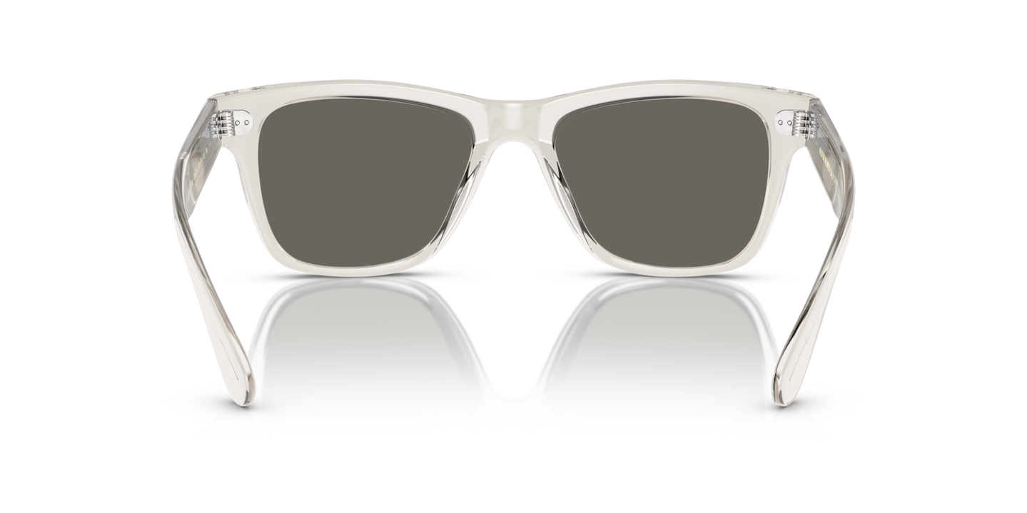 Oliver Peoples Oliver Sun avec une monture Black Diamond et des verres Gris - Image Plaquettes de nez