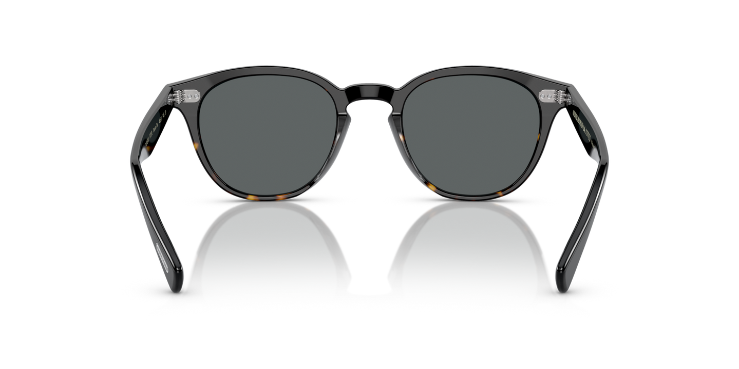 Oliver Peoples Desmon Sun with Black/362 Gradient frame and Grey lenses - Image Nosepads