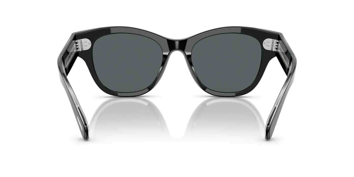 Oliver Peoples Eadie with Black frame and Grey lenses - Image Nosepads