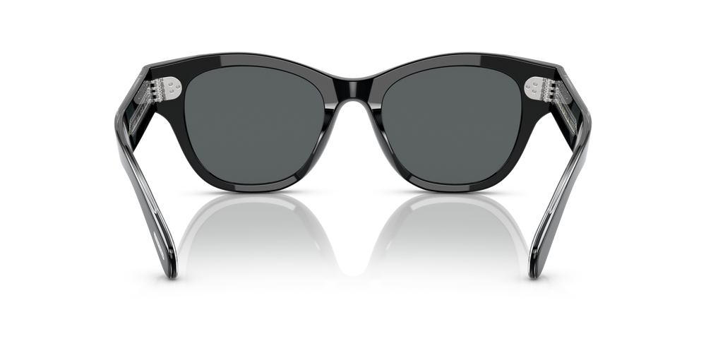 Oliver Peoples Eadie avec une monture Noir et des verres Gris - L'image 5