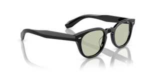 Oliver Peoples N.01 mit Schwarz Gestell - Das Bild 3