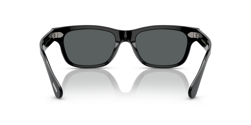 Oliver Peoples Rosson Sun の ブラック フレームと ミッドナイト