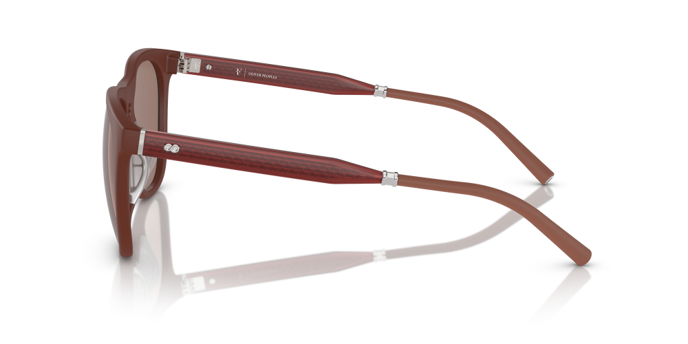 Oliver Peoples R-1 avec une monture Brique semi-mate et des verres Brun - L'image 4