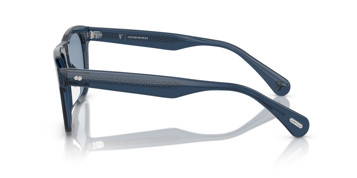 Oliver Peoples R-3 avec une monture Frêne bleu et des verres Bleu - Image Filigrane personnalisé