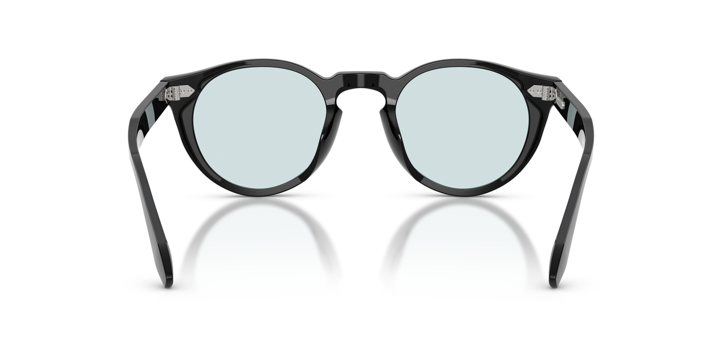 Oliver Peoples N.07 Sun の ブラック フレームと スカイブルー