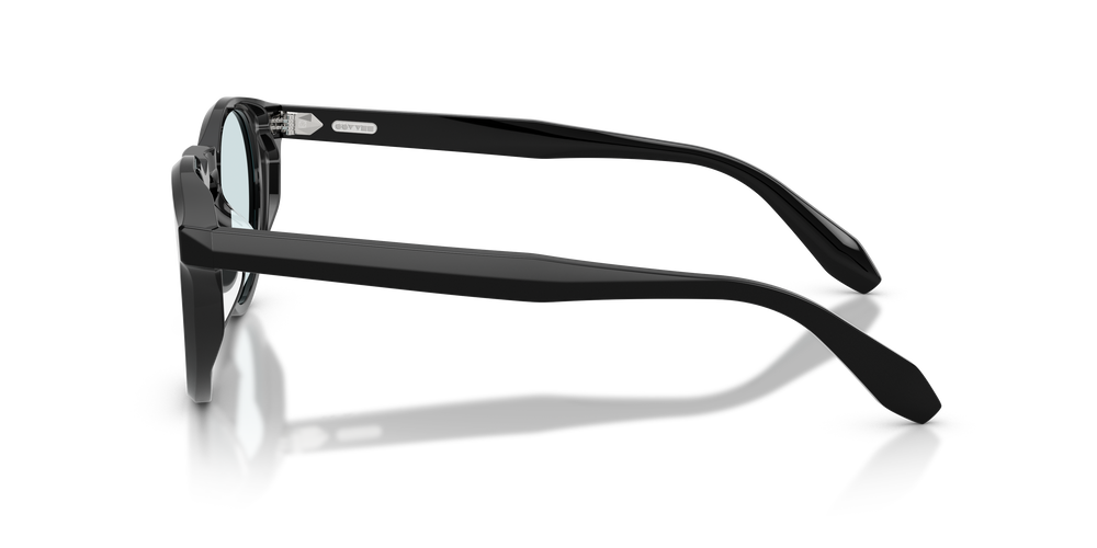 Oliver Peoples N.07 Sun の ブラック フレームと スカイブルー