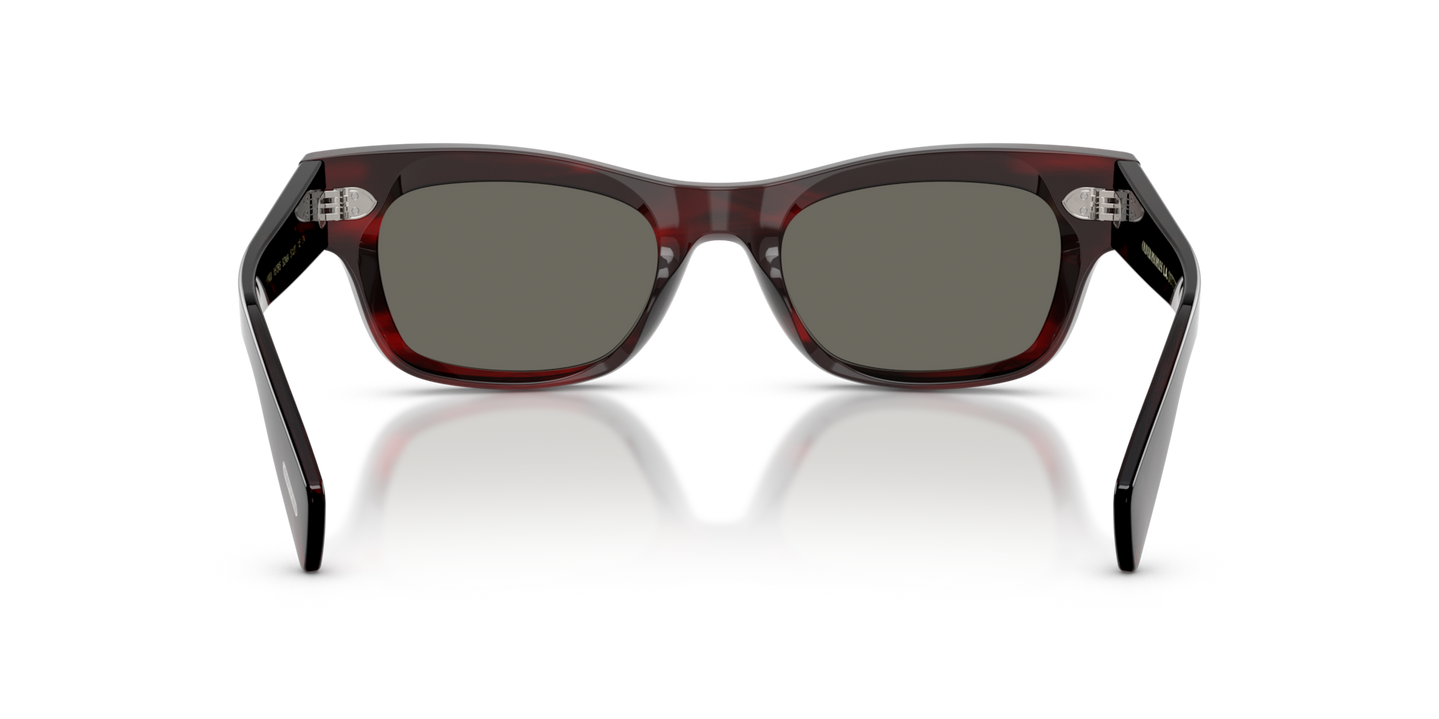 Oliver Peoples Sonia avec une monture Écorce Bordeaux et des verres Gris - Image Plaquettes de nez