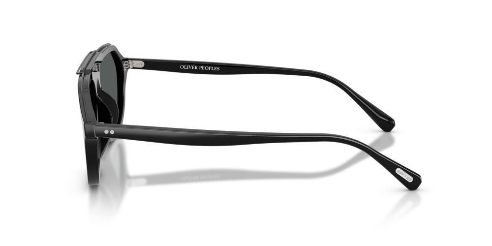 Oliver Peoples Estin の ブラック フレームと Midnight Express