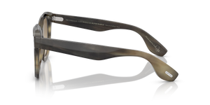 Oliver Peoples Filu' Horn avec une monture Corne Marron clair et des verres Brun - L'image 4