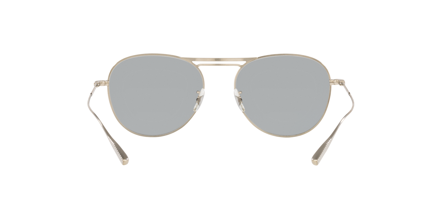 Oliver Peoples Cade-J con montura Cromo satinado / Azul marino y lentes Gris - Imagen Plaquetas nasales