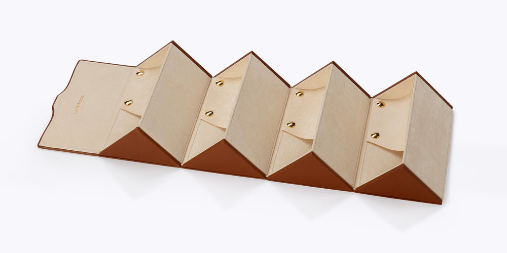 Visit Oliver Peoples Genuine Leather Four Frame Case - Image 2