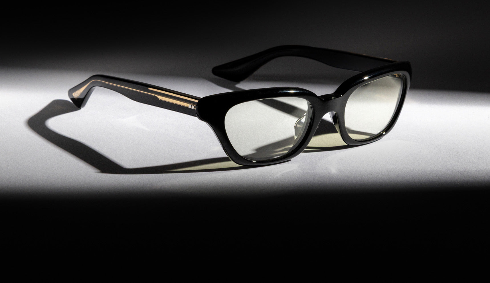 オリバーピープルズKhaiteコレクション | Oliver Peoples® 日本