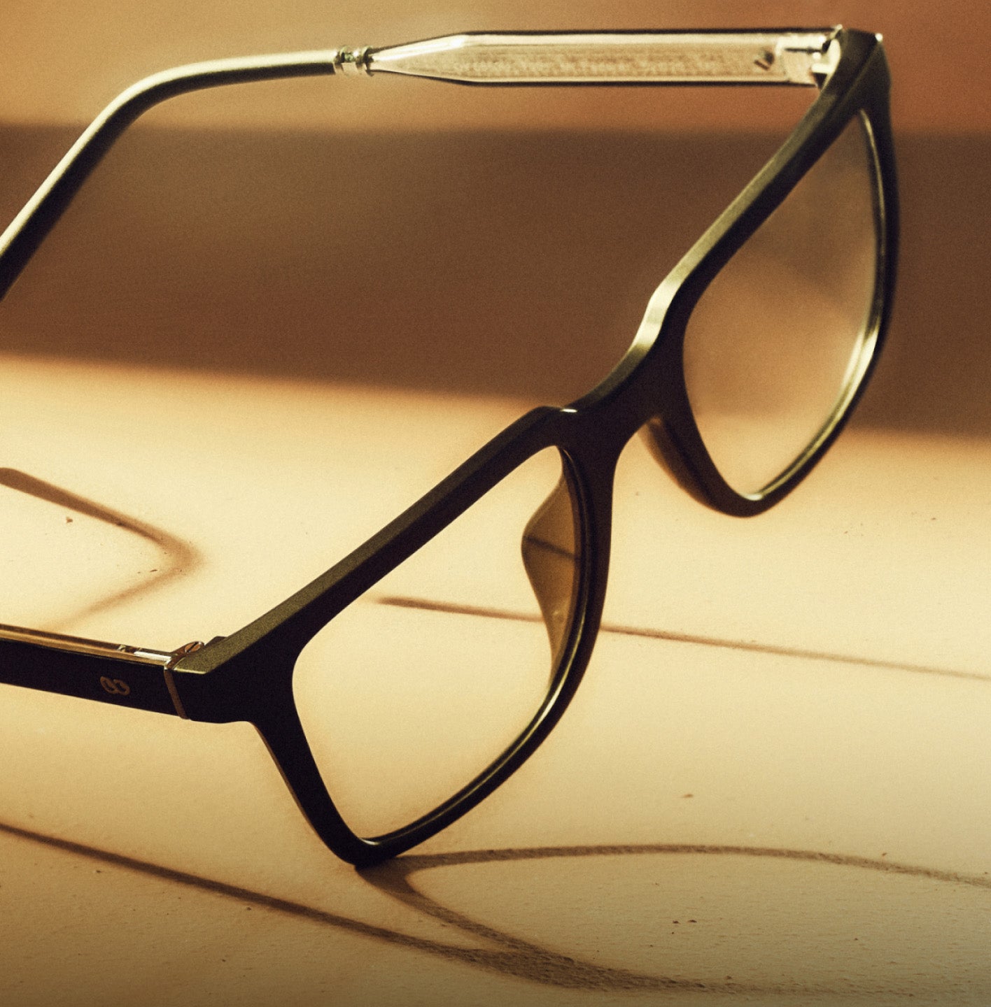 オリバーピープルズ公式オンラインストア | Oliver Peoples® 日本