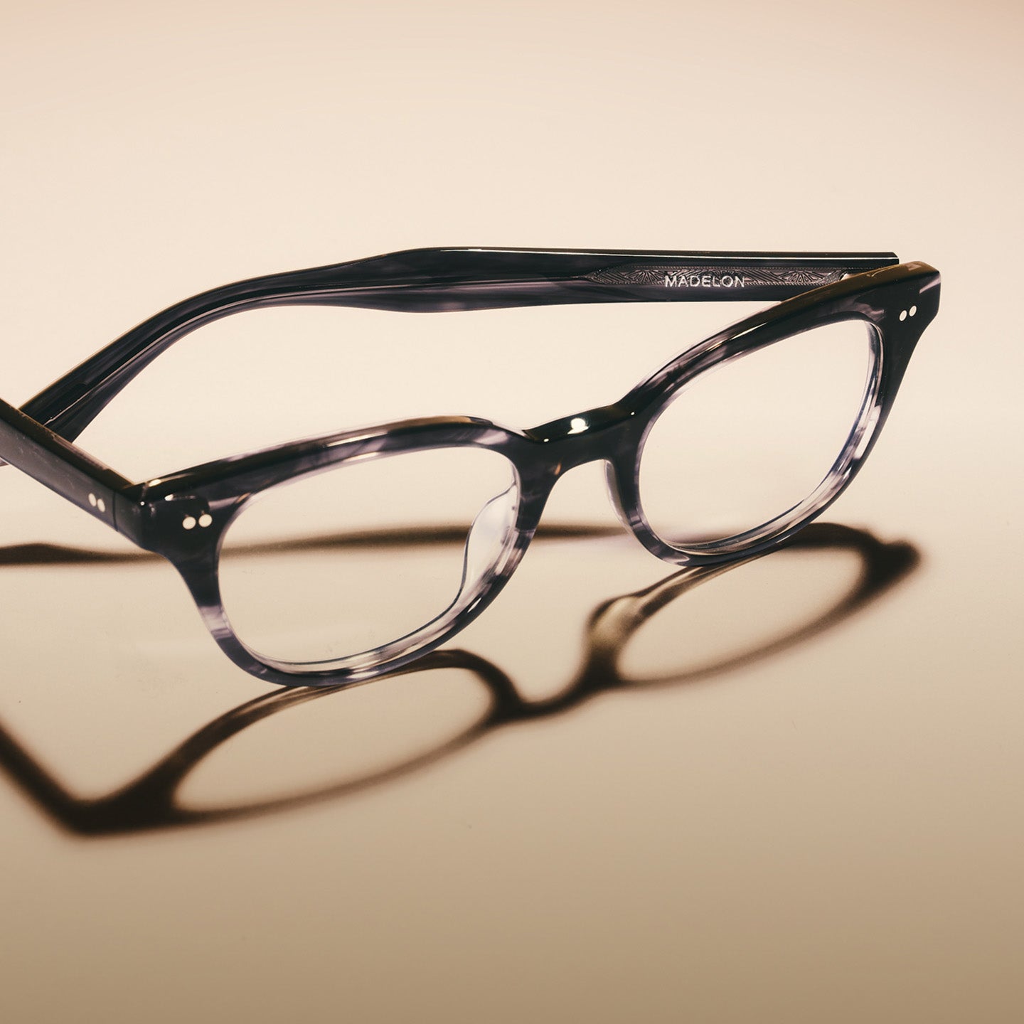 オリバーピープルズ公式オンラインストア | Oliver Peoples® 日本