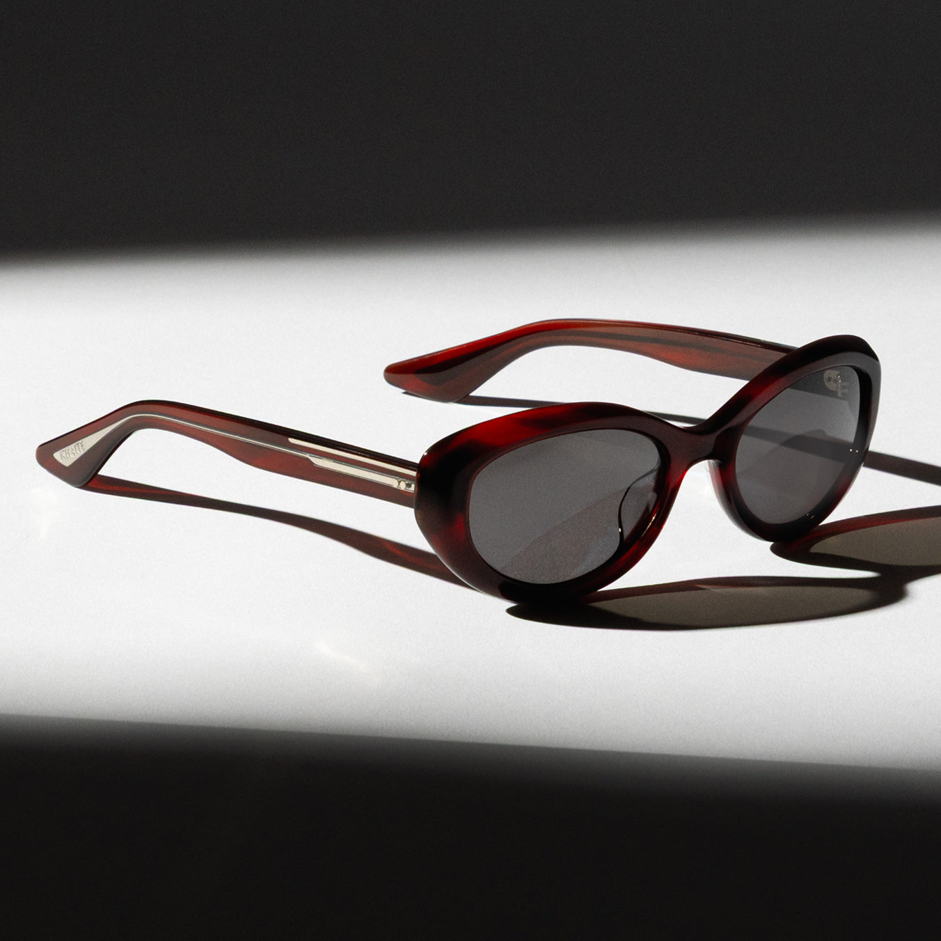 オリバーピープルズ公式オンラインストア | Oliver Peoples® 日本