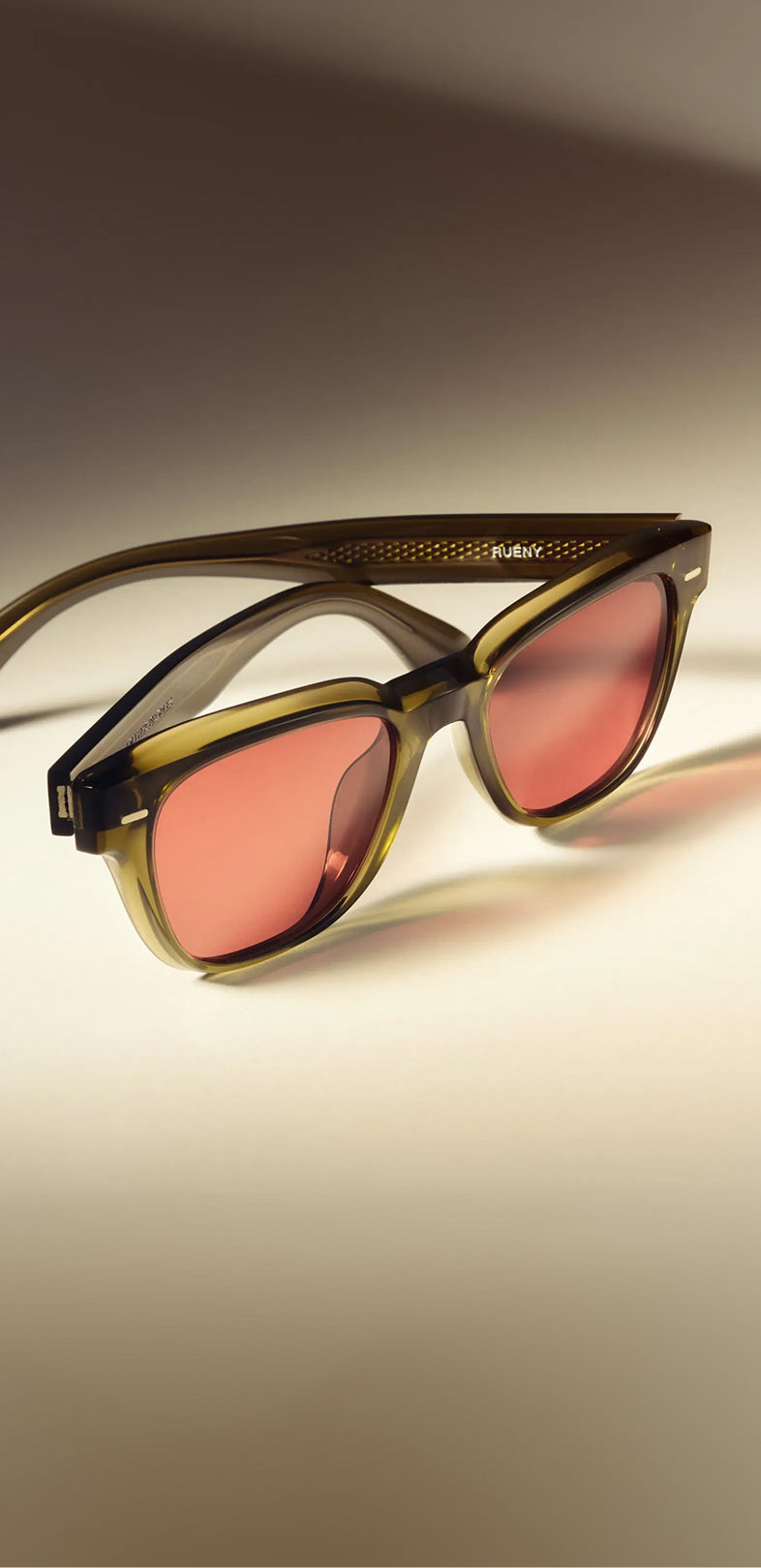 オリバーピープルズ公式オンラインストア | Oliver Peoples® 日本