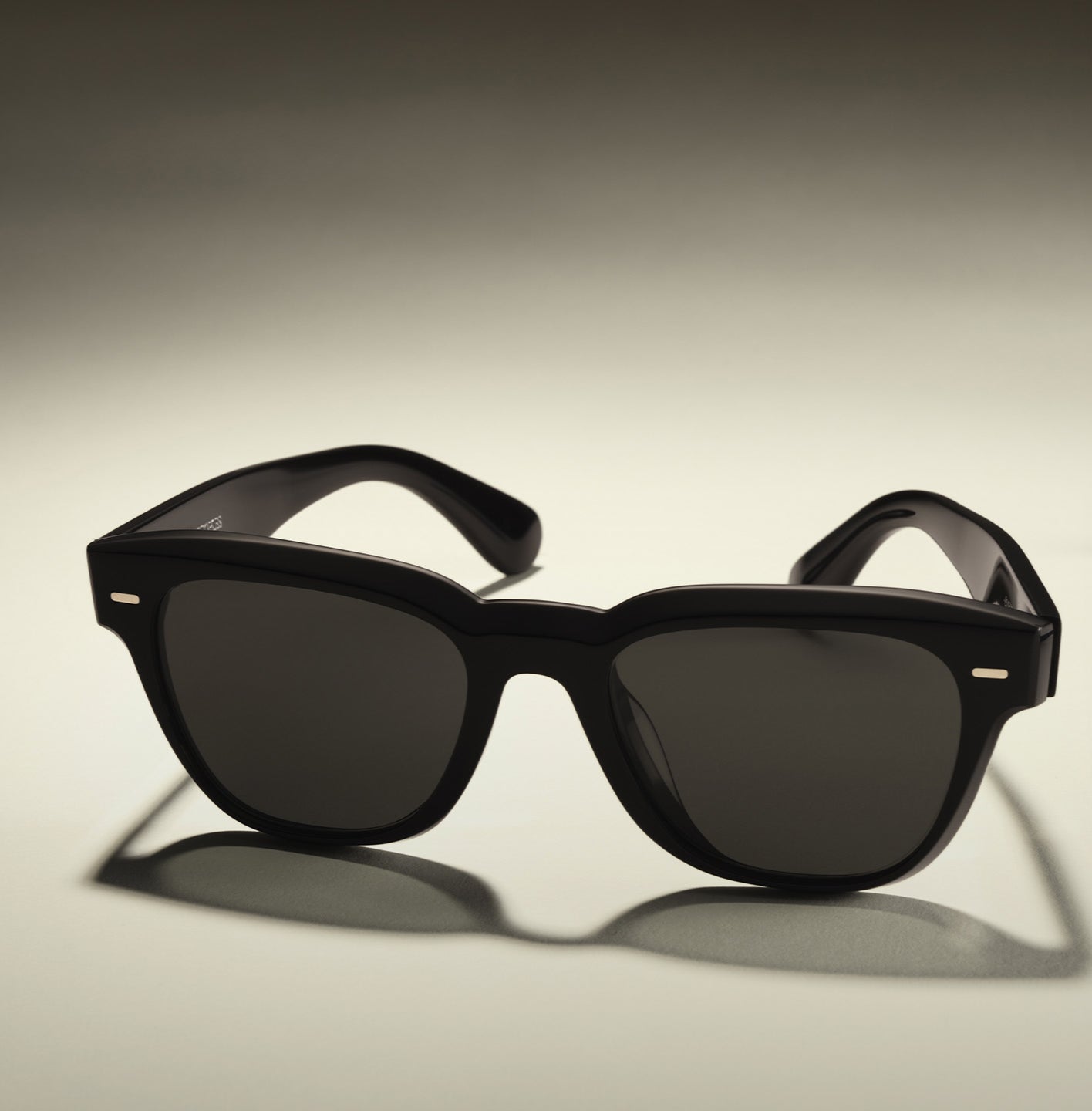 オリバーピープルズ公式オンラインストア | Oliver Peoples® 日本